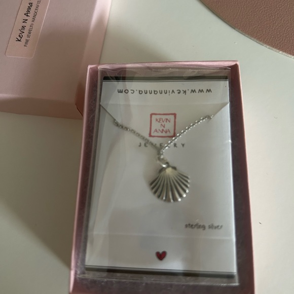 Kevin n Anna silver clamshell necklace - Picture 2 of 2